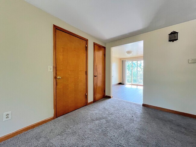 Foto del edificio - 44 Oakridge Dr