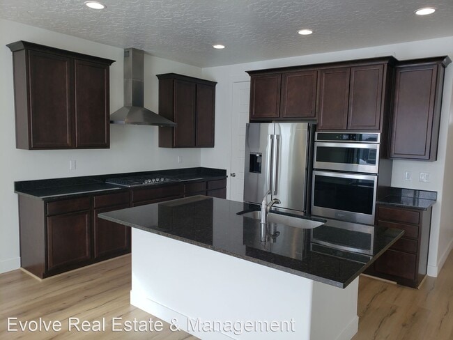 Building Photo - 3 br, 2.5 bath House - 1033 South Vine Street