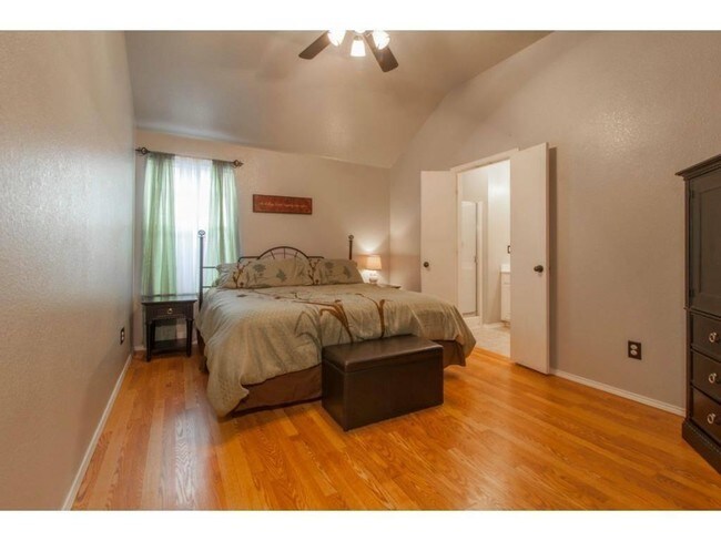 Foto del edificio - 4537 High Cotton Tr