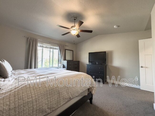 Building Photo - 12702 Stone Heights Dr
