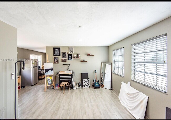 Foto del edificio - 359 W 12th St