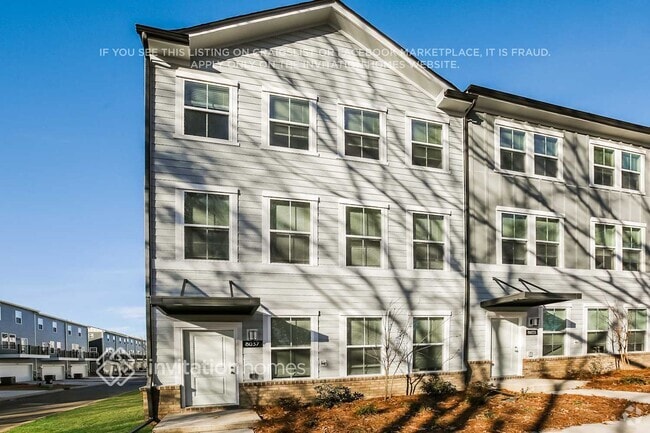 Building Photo - 8037 Roest Ln