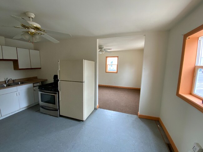 Building Photo - 29 Monroe St