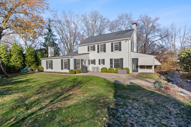 Building Photo - Mariemont- Gorgeous 3 bed 3 bath