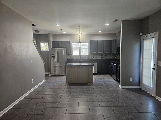 Foto del edificio - 3 Bedroom 2.5 bath unfurnished home in The Landing at Mill Creek - Sneads Ferry