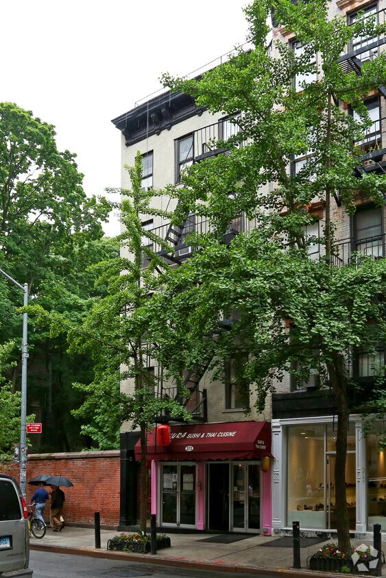 Building Photo - 273 Mott St
