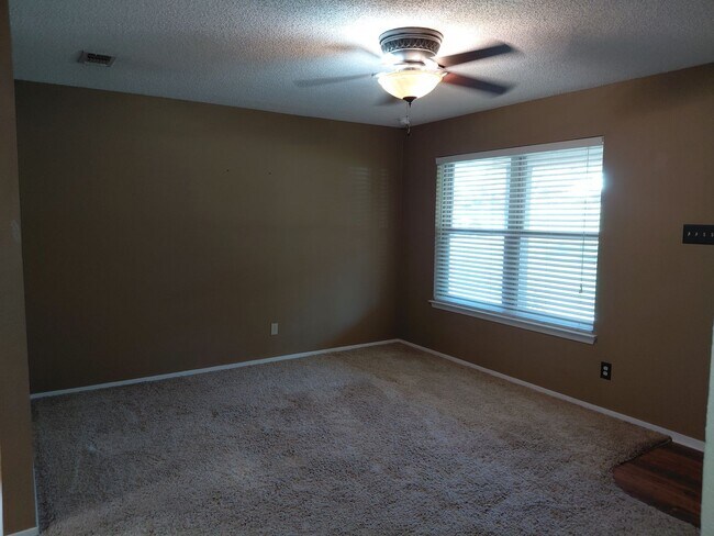 Building Photo - 4/2 located in Weatherford with Huge shop!