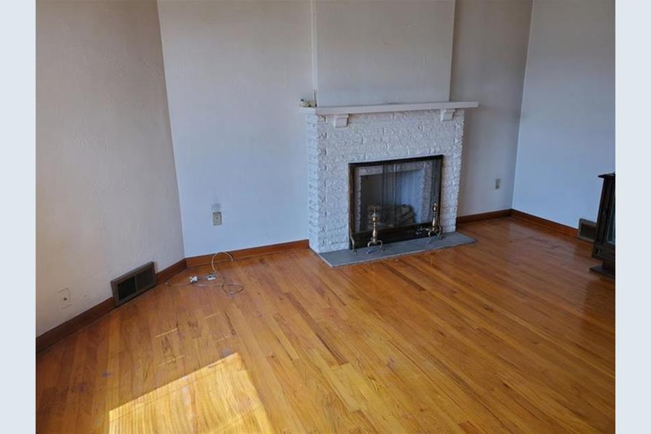 Primary Photo - 114 Maple Ave