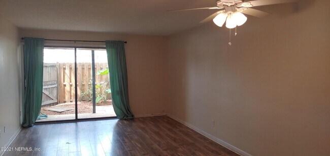 Foto del edificio - 1000 3rd St