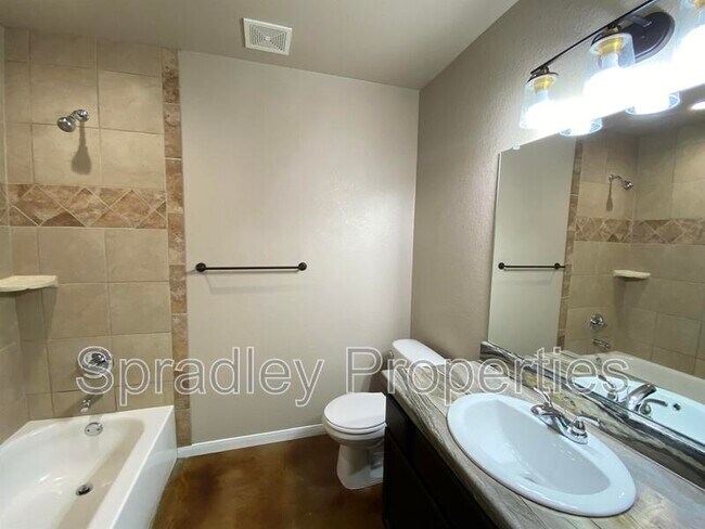 Building Photo - 1209 N Blair St