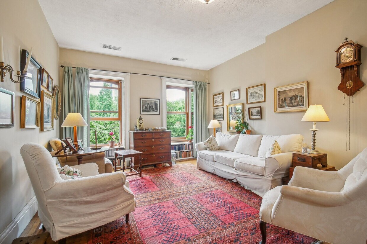 Primary Photo - 272 Montgomery St