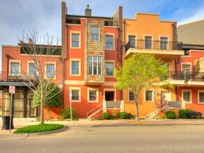 109 NE 3rd St