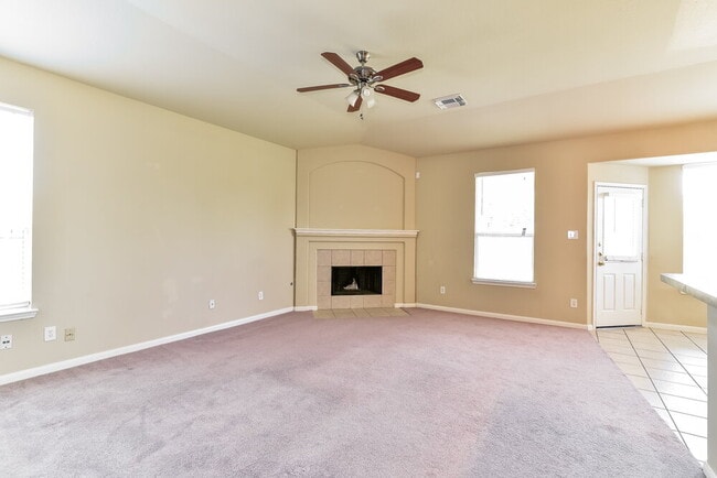 Building Photo - 5915 Ranch Riata Ct