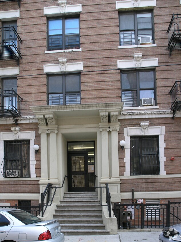 Building Photo - 462 E 160th St