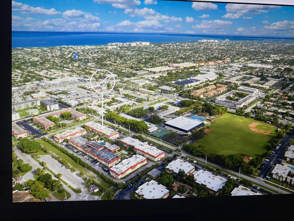 Building Photo - 475 SE 8th St