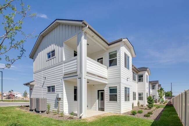 Foto del edificio - Now Leasing! Amazing Location, Community, ...