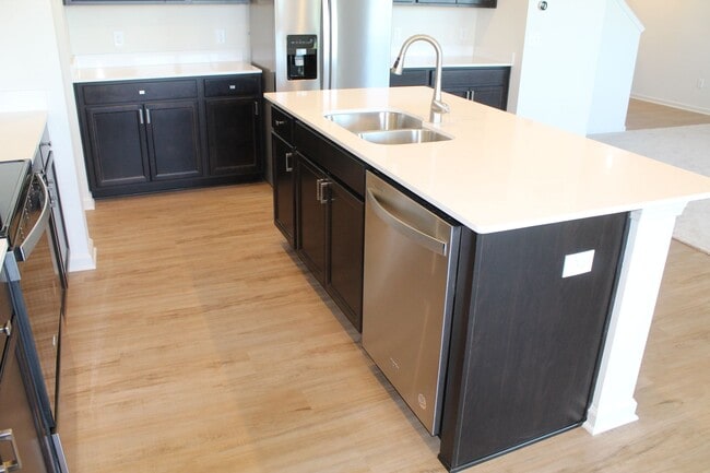 Foto del edificio - Brand New 5 BR in Avon w/Free Cable & Inte...