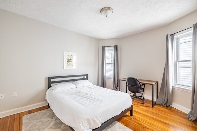 Building Photo - 12 Cawfield St