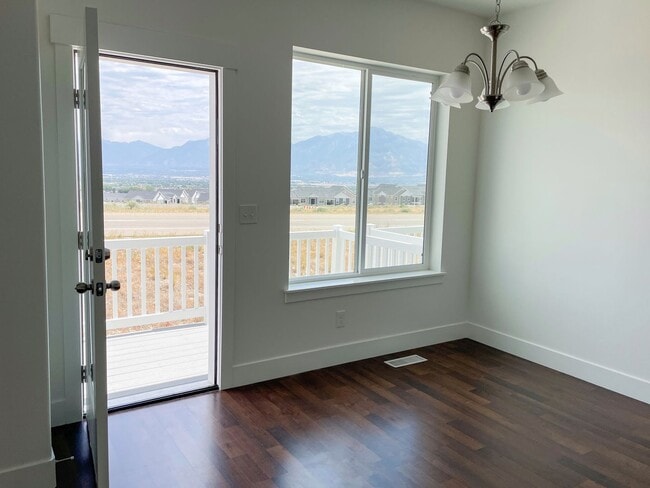 Building Photo - Beautiful 2-Story Premier Townhome w/Attached 2-Car Garage and Unfinished Basement in Herriman