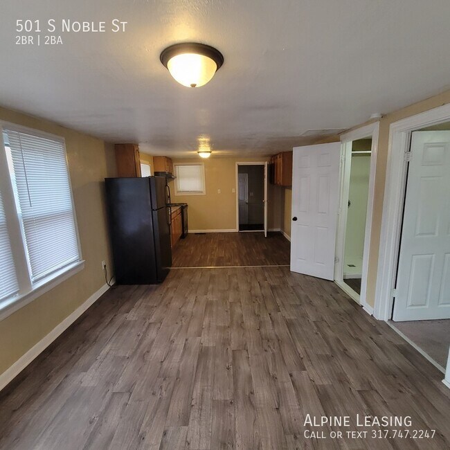 Building Photo - Greenfield 2BR/2BA House w/Garage!