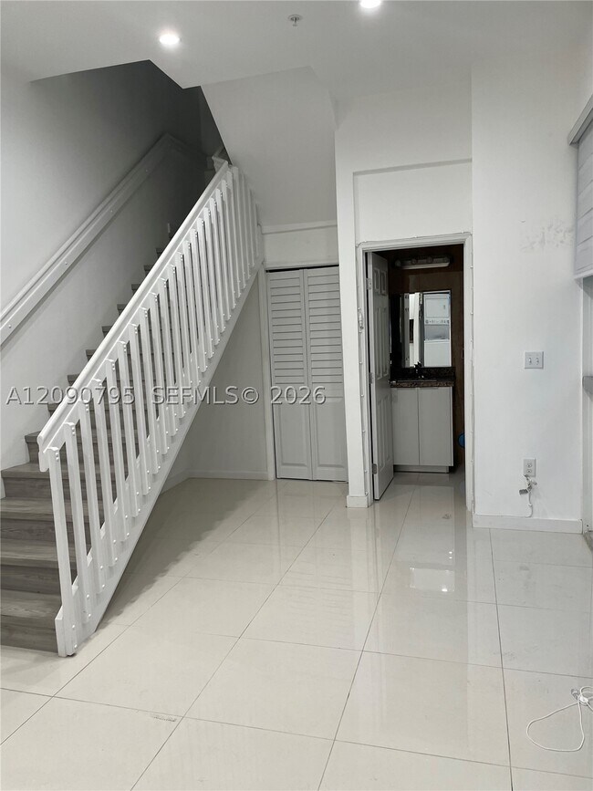 Foto del edificio - 2300 NW 7th St