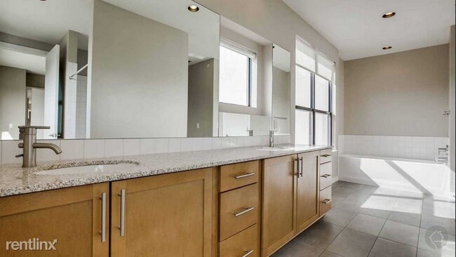 Building Photo - Studio, 1 bath Flat - 2501 W 7th St