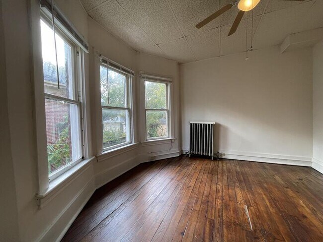 Foto del edificio - 825 Hamilton Blvd