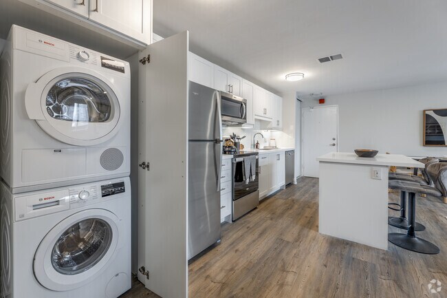 3BR, 1BA - Cuisine/Buanderie - 1111 Forestwood