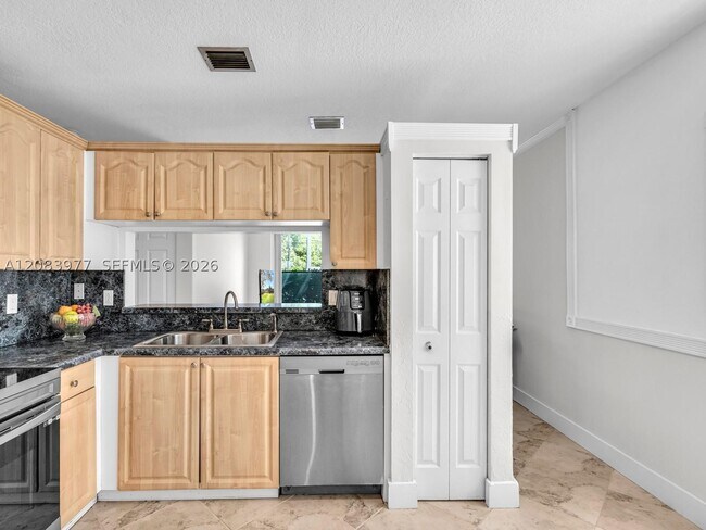 Foto del edificio - 15037 SW 50th Ct