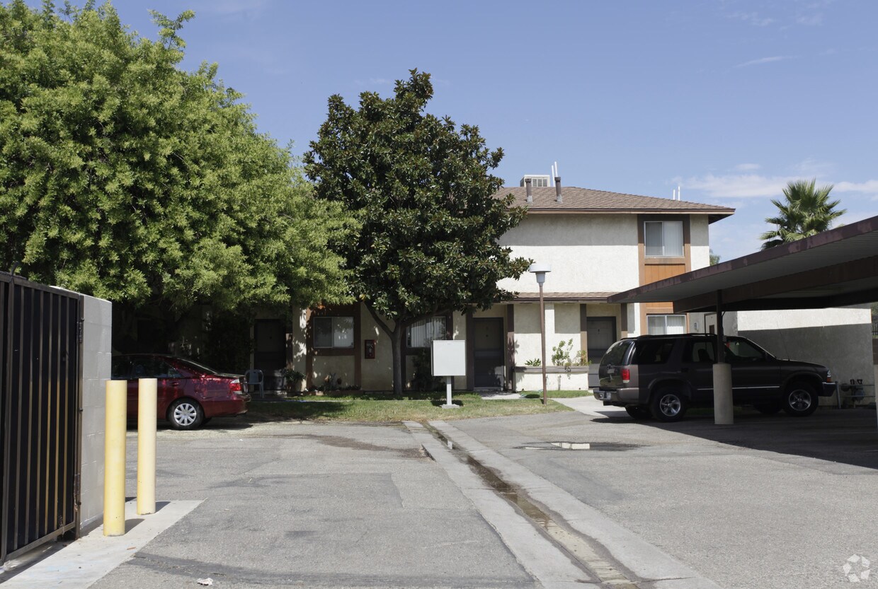 Foto del edificio - 16988 Reed St
