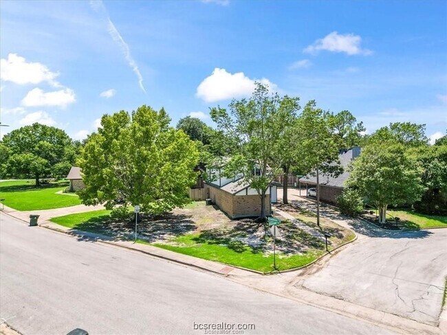 Building Photo - 2910 Briarcreek Ct
