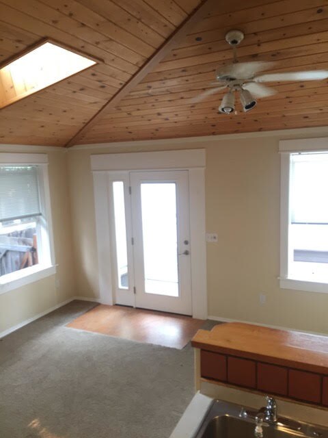 Building Photo - 574 E Main St