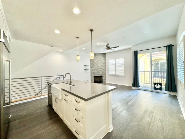 Foto del edificio - Beautiful 3Bd/3Ba Townhome located in Nort...