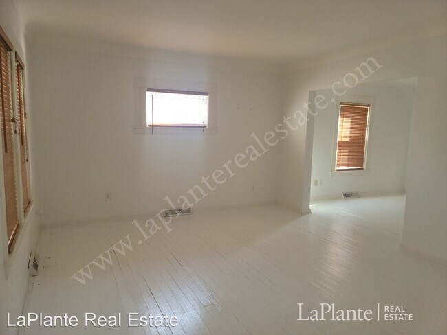 Building Photo - 3 br, 2 bath House - 234 W Seventh Street