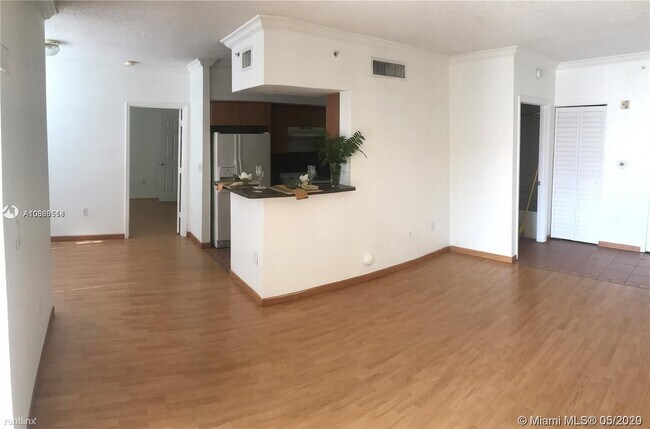 Foto del edificio - 1 br, 1 bath Condo - 12630 Pines Blvd