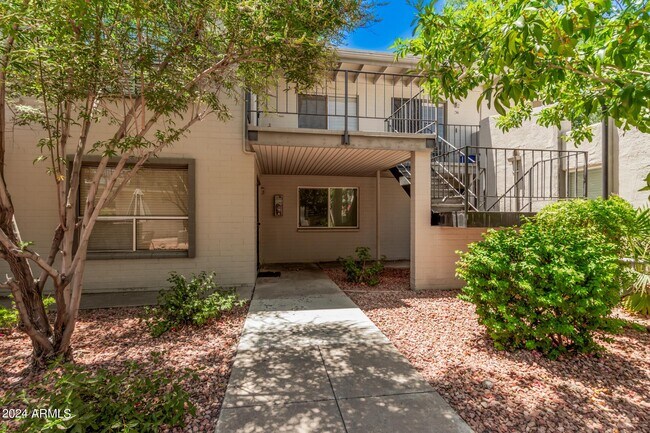 Building Photo - 4131 E Camelback Rd