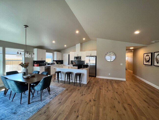 Foto del edificio - 1698 SW Black Butte Ct