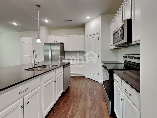 Building Photo - 5500A Farm Pond Ln