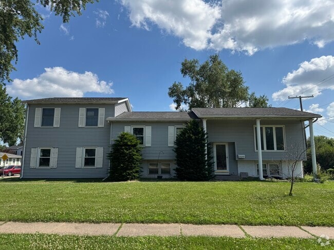 Building Photo - 2107 Tanglefoot Ln