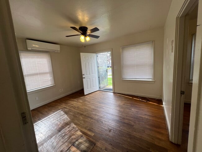 Building Photo - 2612 Canal St