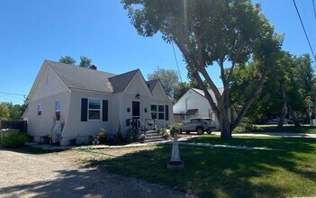 Building Photo - 719 S 10th Ave