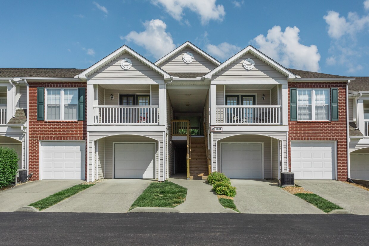 Exterior - Edificios con garaje privado - Steeplechase Apartments