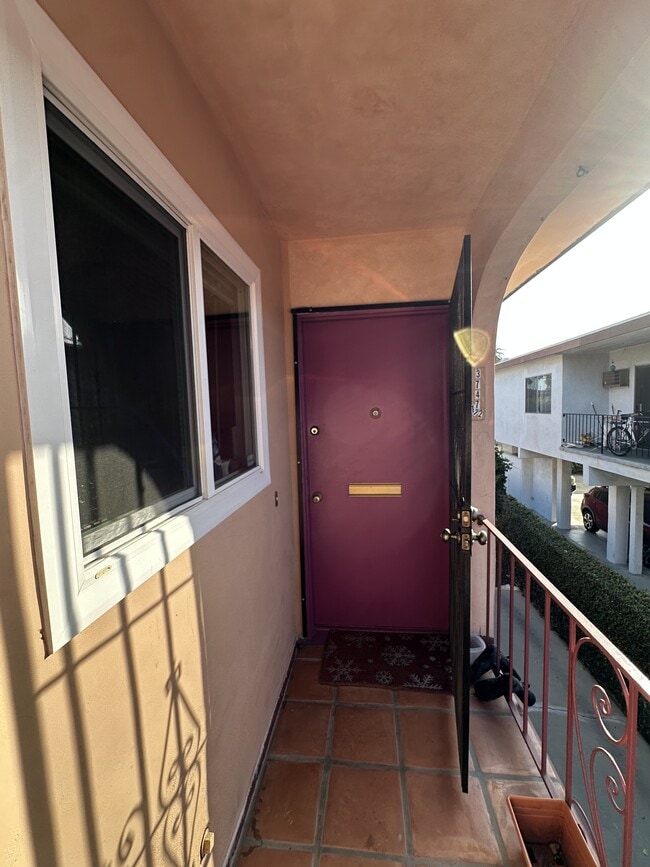 Building Photo - 3747 1/2 Westwood Blvd