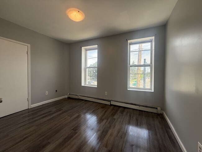 Foto del edificio - 300 Morton Ave