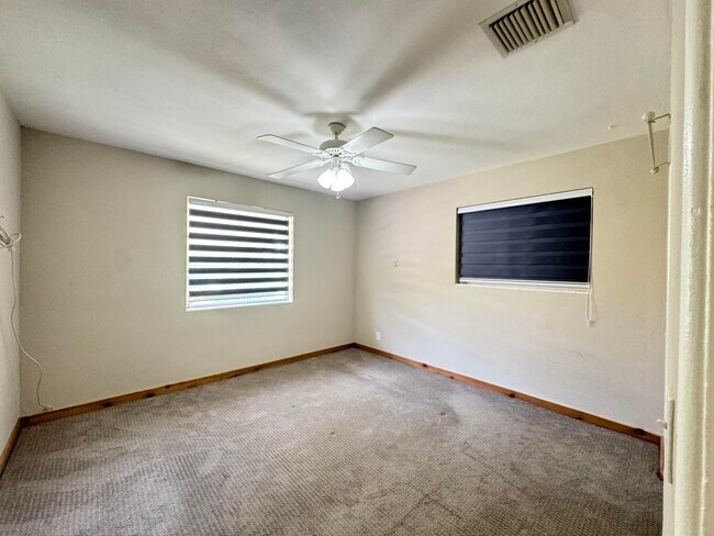 Foto del edificio - 8341 Sunset Dr