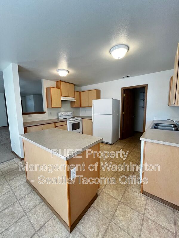 Building Photo - 8419 172nd St Ct E