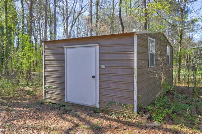 Building Photo - 503 Fayetteville Rd