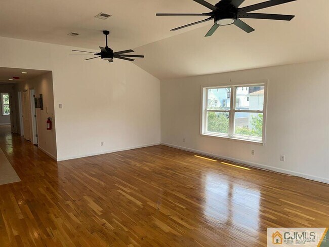 Foto del edificio - 2024 Grand Ave