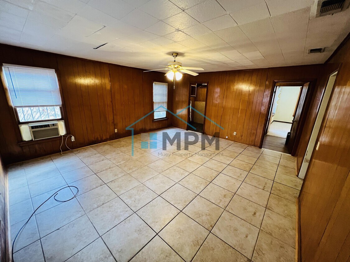 Primary Photo - 2300 Spencer Ave