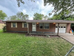 Building Photo - 301 Cranewood Dr